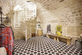 Bright Le Marais Boutique - Shared Space - Image 2
