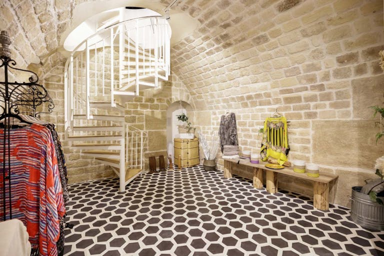 Bright Le Marais Boutique - Shared Space - Image 2
