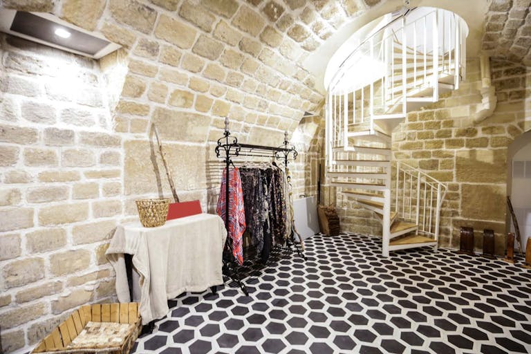 Bright Le Marais Boutique - Shared Space - Image 3