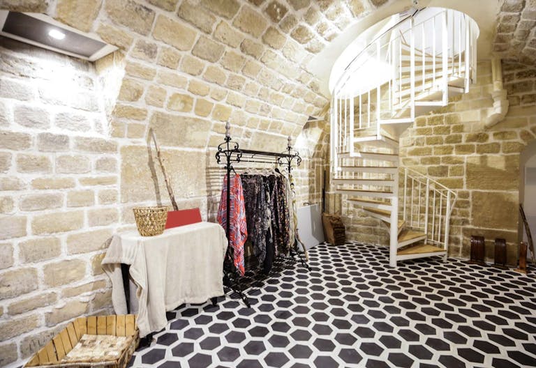 Bright Le Marais Boutique - Shared Space - Image 3