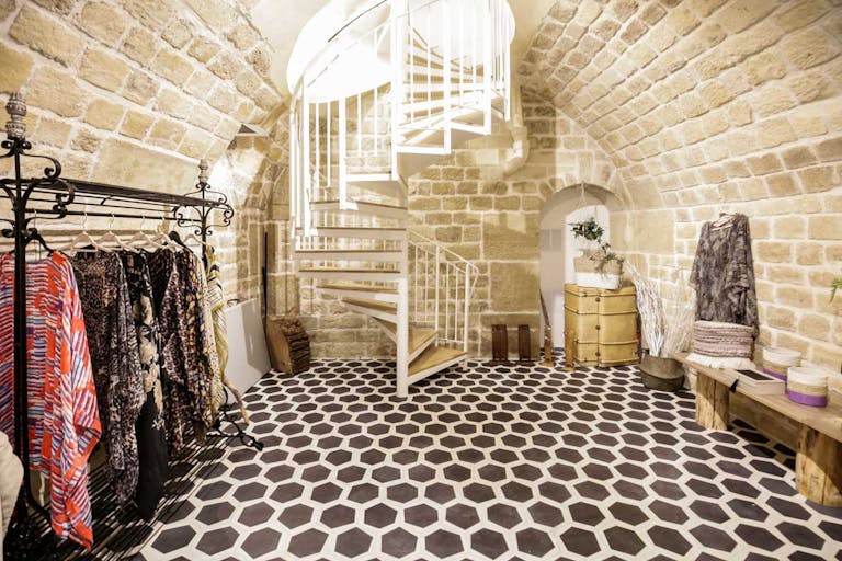 Bright Le Marais Boutique - Shared Space - Image 4