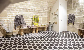 Bright Le Marais Boutique - Shared Space - Image 5