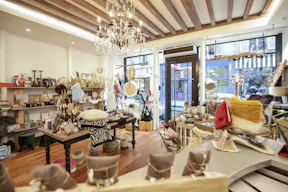 Bright Le Marais Boutique - Shared Space - Image 7