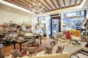 Bright Le Marais Boutique - Shared Space - Image 7