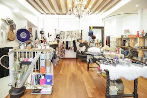 Bright Le Marais Boutique - Shared Space - Image 8
