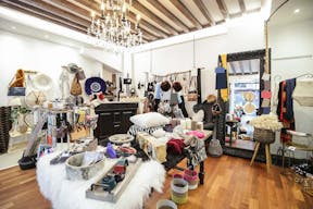 Bright Le Marais Boutique - Shared Space - Image 10