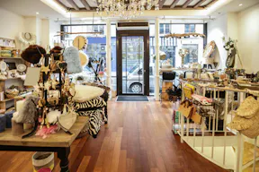Bright Le Marais Boutique - Shared Space - Image 13
