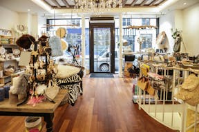 Bright Le Marais Boutique - Shared Space - Image 13