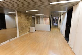 Pop-Up Store in Busy Montorgueuil - Image 1