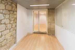 Pop-Up Store in Busy Montorgueuil - Image 4