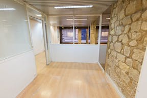 Pop-Up Store in Busy Montorgueuil - Image 5