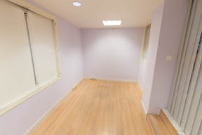 Pop-Up Store in Busy Montorgueuil - Image 6