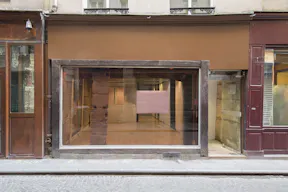 Pop-Up Store in Busy Montorgueuil - Image 8