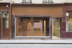 Pop-Up Store in Busy Montorgueuil - Image 8