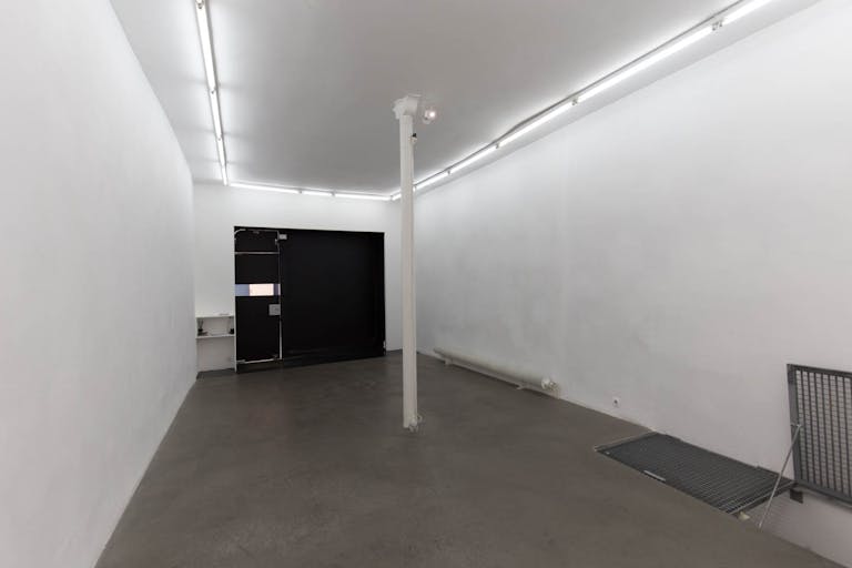 Showroom Close to République - Image 3