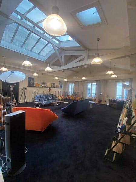423 Square Meter Office Space on Rue Albert Thomas, Paris