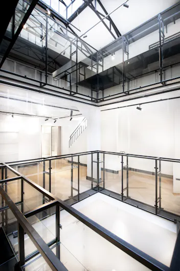  Ce lieu polyvalent accueille des projets variés dans une atmosphère prestigieuse et confidentielle - Image 1