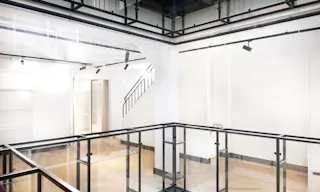 Ce lieu polyvalent accueille des projets variés dans une atmosphère prestigieuse et confidentielle - Image 1