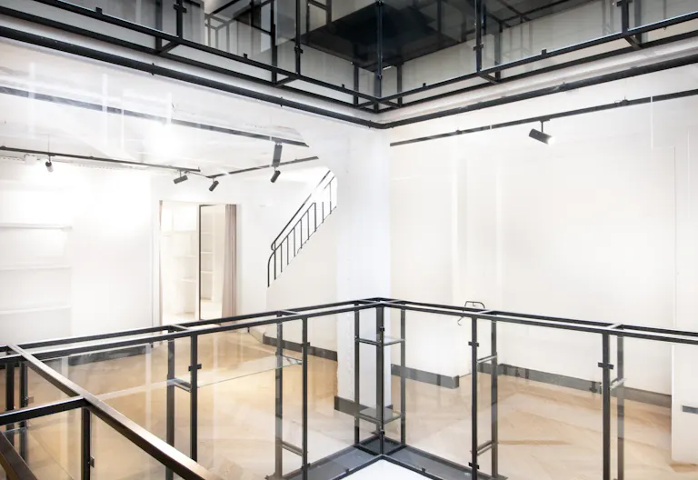 Ce lieu polyvalent accueille des projets variés dans une atmosphère prestigieuse et confidentielle - Image 1