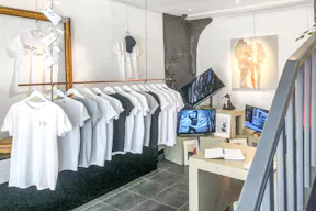 Small Boutique Chic in the heart of Paris - Image 1