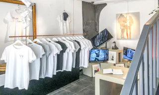Small Boutique Chic in the heart of Paris - Image 1