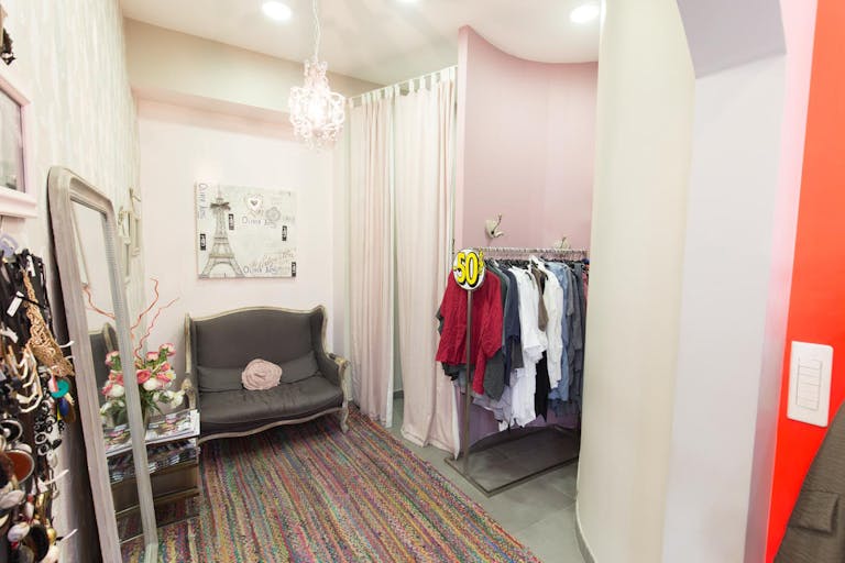 Beautiful Boutique in Palais-Royal - Image 2