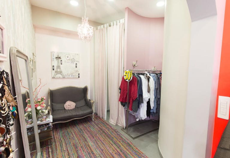 Beautiful Boutique in Palais-Royal - Image 2