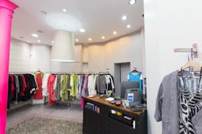 Beautiful Boutique in Palais-Royal - Image 3