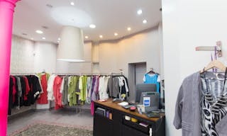 Beautiful Boutique in Palais-Royal - Image 3