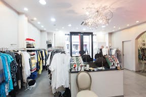 Beautiful Boutique in Palais-Royal - Image 4