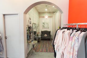 Beautiful Boutique in Palais-Royal - Image 5