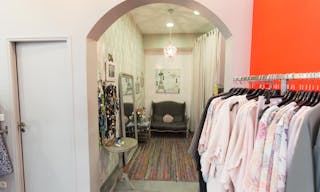 Beautiful Boutique in Palais-Royal - Image 5