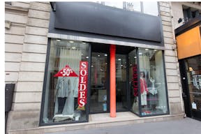 Beautiful Boutique in Palais-Royal - Image 6