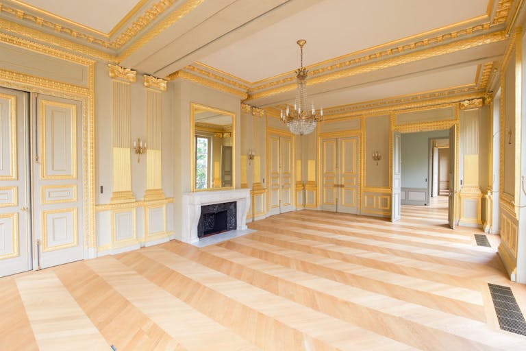 Luxury Showroom in Saint-Germain - Image 1