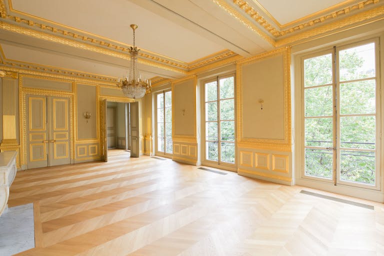 Luxury Showroom in Saint-Germain - Image 2