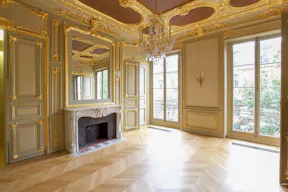 Luxury Showroom in Saint-Germain - Image 5
