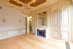 Luxury Showroom in Saint-Germain - Image 6