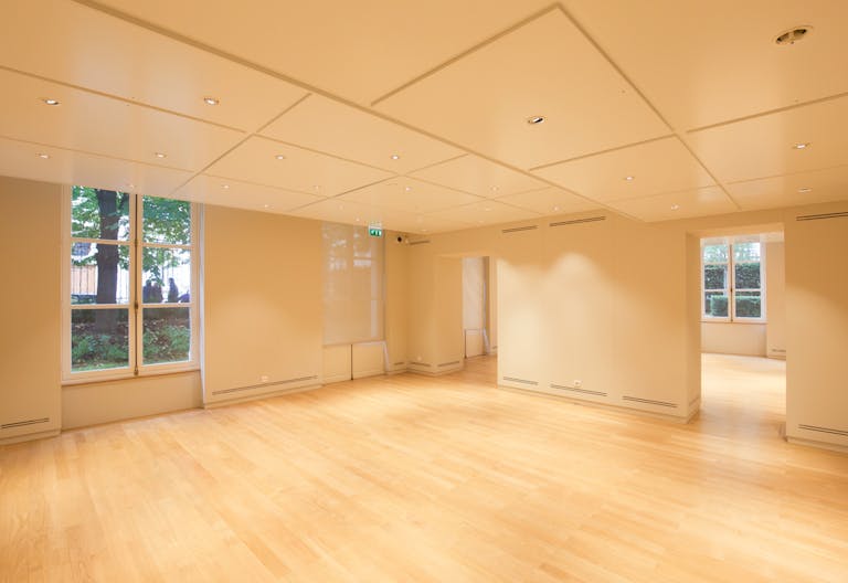 Luxury Gallery in Saint-Germain - Image 1