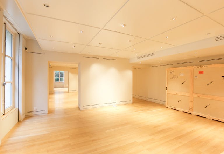 Luxury Gallery in Saint-Germain - Image 2