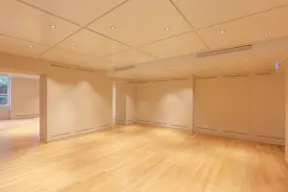 Luxury Gallery in Saint-Germain - Image 3