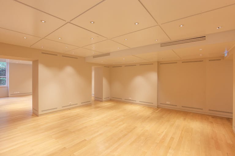 Luxury Gallery in Saint-Germain - Image 3