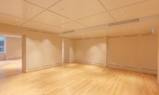 Luxury Gallery in Saint-Germain - Image 3