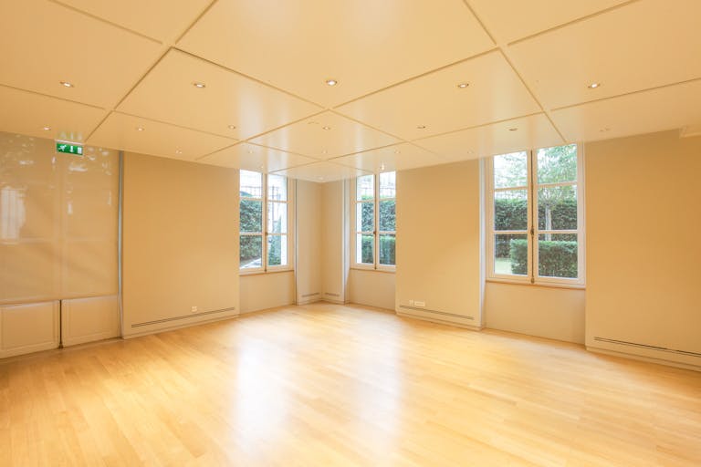 Luxury Gallery in Saint-Germain - Image 4