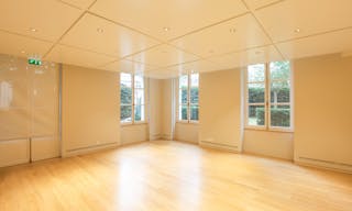 Luxury Gallery in Saint-Germain - Image 4