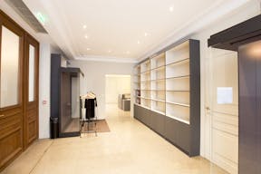 Luxury Gallery in Saint-Germain - Image 6