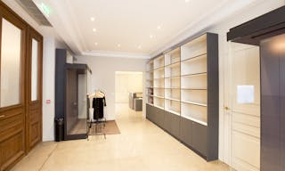 Luxury Gallery in Saint-Germain - Image 6