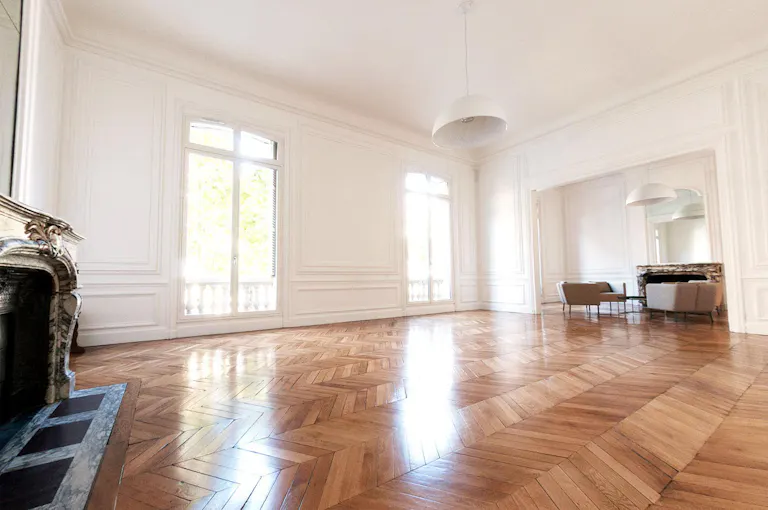 Showroom in Historical Invalides - Image 0