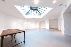 Showroom in Historical Invalides - Image 2