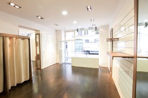 Flexible Shop in Popular Le Marais - Image 1