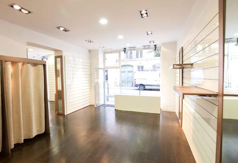 Flexible Shop in Popular Le Marais - Image 1